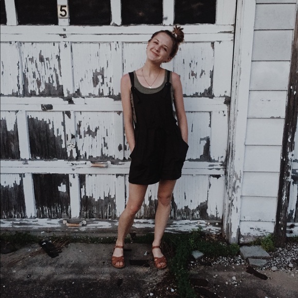 Meet your Posher, Laura - Picture 1 of 1